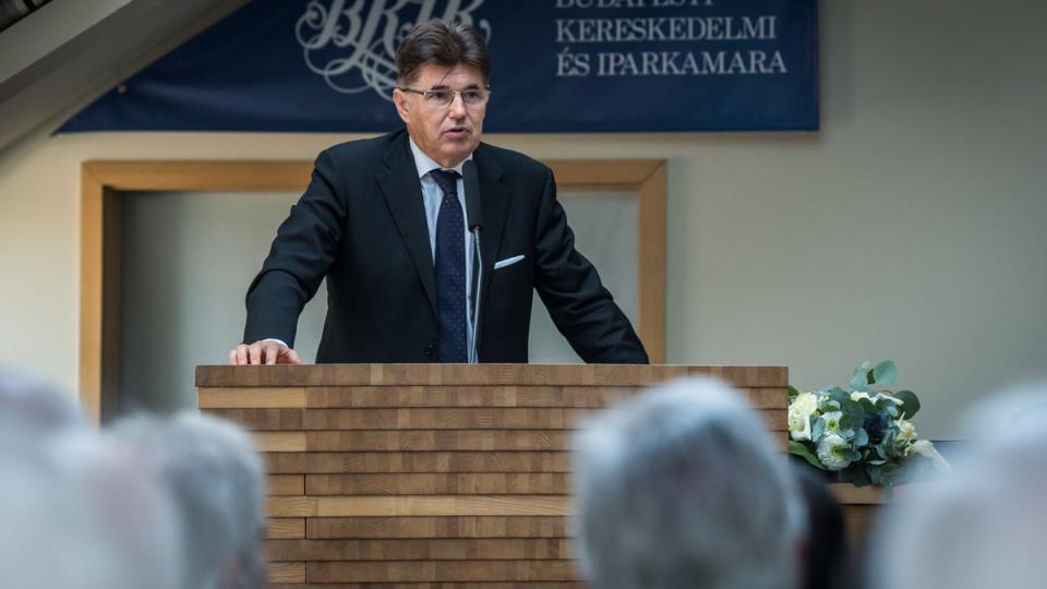 Pénzügyi válságkezelő javaslatcsomagot nyújtott be a Kormánynak Nagy Elek, a BKIK elnöke Pénzügyi válságkezelő javaslatcsomagot nyújtott be a Kormánynak Nagy Elek, a BKIK elnöke